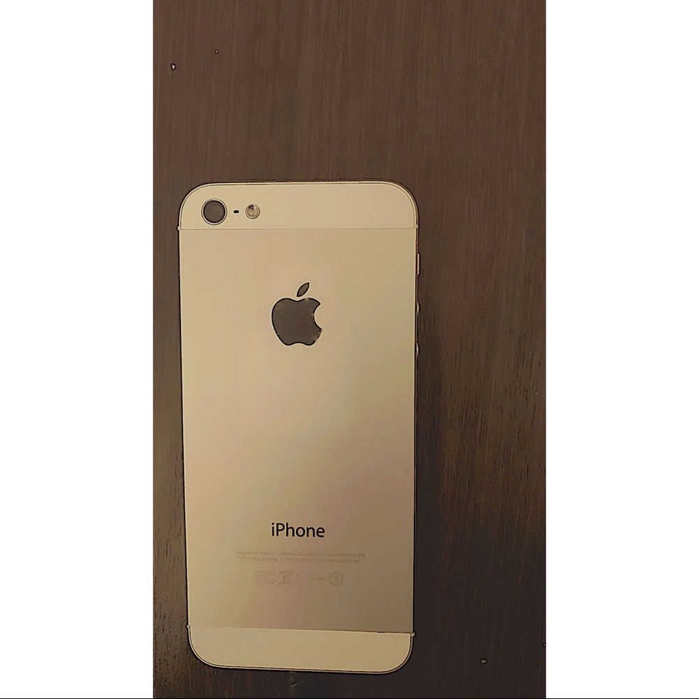 An Iphone 5 Barely Used Basically New - image 6